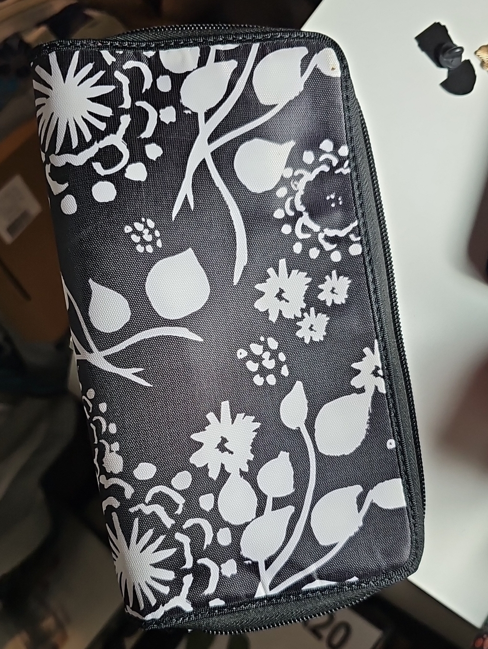 Black & White Floral Zip Wallet - Women's Travel